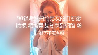 穿黑丝的女友和单男前戏