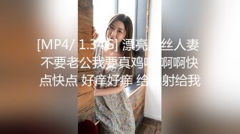 乖巧妹子被炮友各种操随意玩弄，脱掉裙子扶着大屁股后入的!