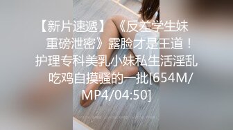 熟女阿姨偷情老外 又舔又亲 被无套输出 完事还送阿姨一条裙子 非常开心