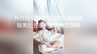 一脸猥琐的小哥最近勾搭上了楼下麻将馆的风骚老板娘❤️各种姿势啪啪完美露脸