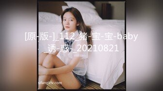 小美女给大老黑舔弄大驴鸡巴是种什么体验，国际交流群P激情啪啪大秀直播，几个亚裔妞被大老黑爆草蹂躏