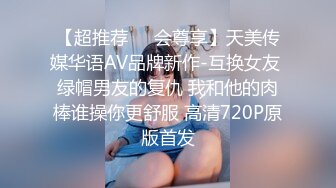 极品CP✅魔手》疯狂大胆坑神躲进商场女_厕独占一个坑位隔板缝中偸_拍各种B形妹子方便▲极限特写镜头快要碰到B了 (7)