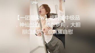 漂亮眼睛极品颜值女神下海扎起双马尾，义乳露奶装掰穴特写，手指抠入道具快速抽插，搞得很湿呻吟娇喘诱惑